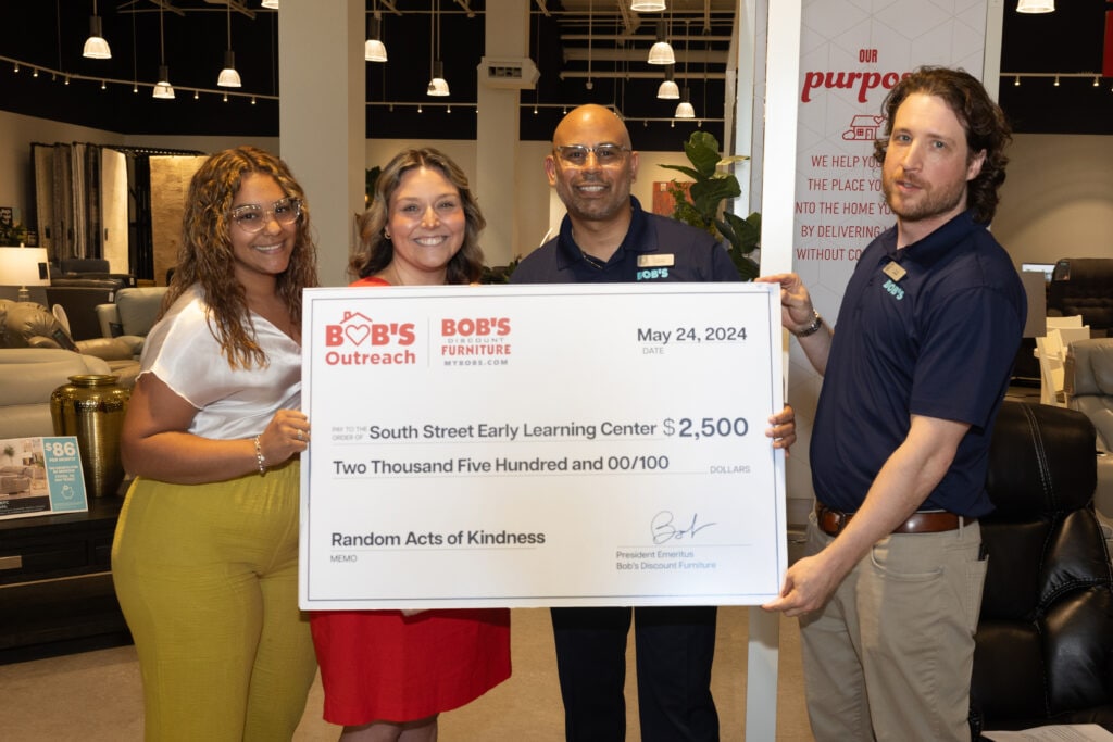 Bob’s Discount Furniture presented a $2,500 Random Acts of Kindness donation to South Street Early Learning Center, representing their commitment to supporting local schools. Principal Hannah Tumber, accepted the donation from Store manager Hector Alverez.