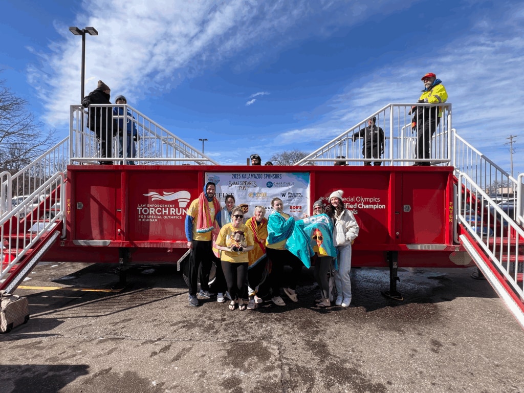 Bob's volunteers plunged to support Special Olympics Minnesota.