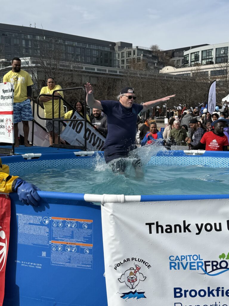Bob's volunteers plunge to support Special Olympics DC.